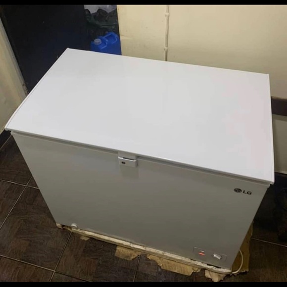190L LG Chest Freezer - Picture 1 of 7